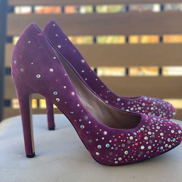 Vince Camuto Purple Pumps with Jewels - Picture 2 of 8